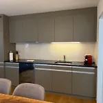 Modern 1br With In Trendy Area - West 10