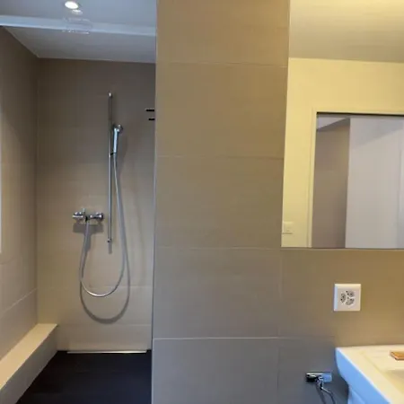 Modern 1br With In Trendy Area - West 10