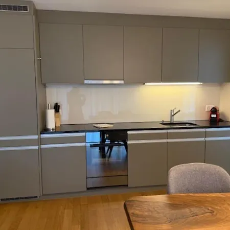 Modern 1br With In Trendy Area - West 10 ציריך