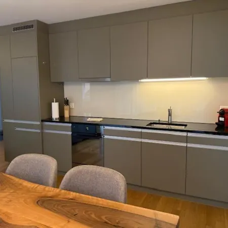 דירה Modern 1br With In Trendy Area - West 10 *