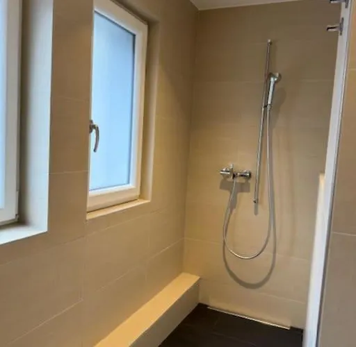 Modern 1br With In Trendy Area - West 10 *