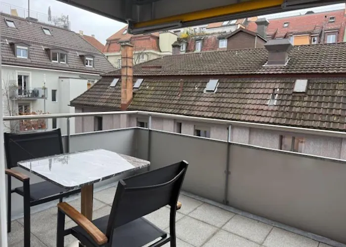 Modern 1br With In Trendy Area - West 10 *