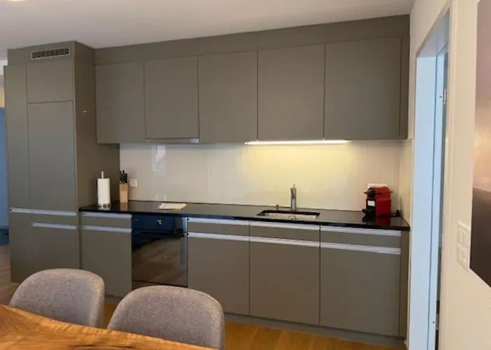 Modern 1br With In Trendy Area - West 10