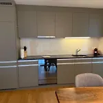 Modern 1br With In Trendy Area - West 10 취리히