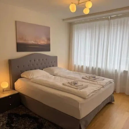 Modern 1br With In Trendy Area - West 10 דירה *