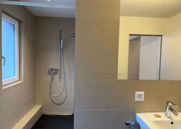 Modern 1br With In Trendy Area - West 10