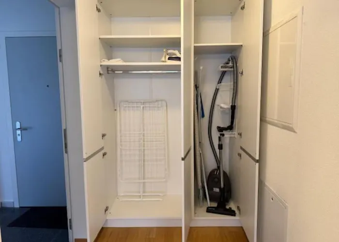 Modern 1br With In Trendy Area - West 10