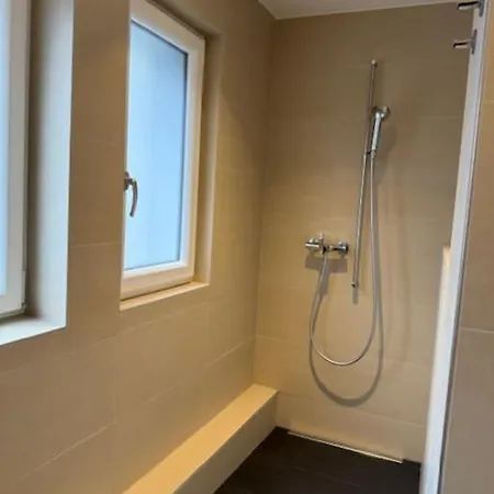 Modern 1br With In Trendy Area - West 10 *