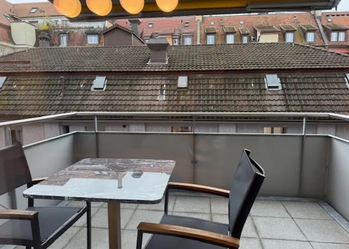Modern 1br With In Trendy Area - West 10 *